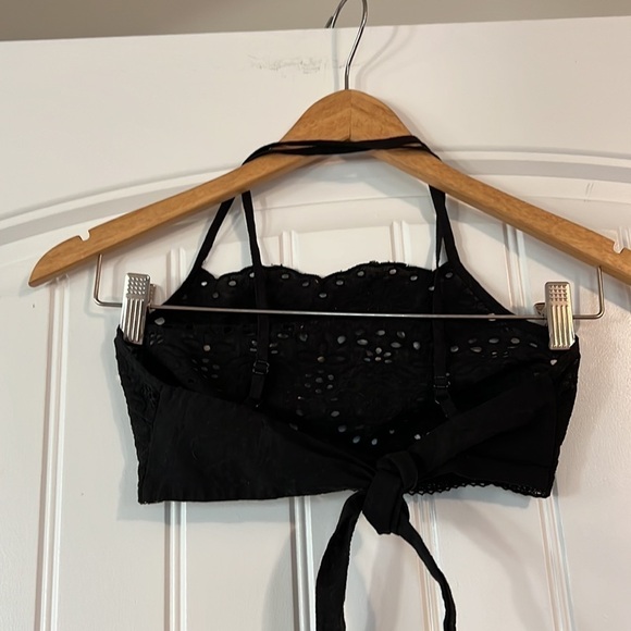 Urban Outfitters Eyelet halter Top XS - Picture 3 of 5